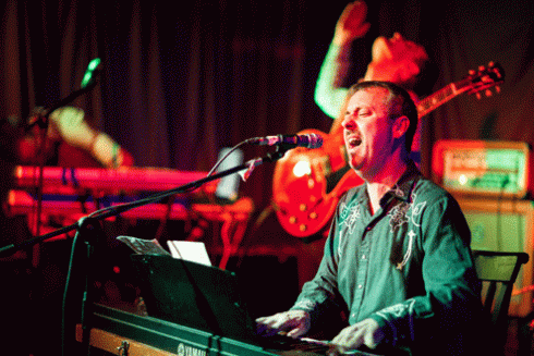 gig-roastfest2011-wdd William D. Drake (and the Larcombes throwing shapes), RoastFest 2011 (photo by Ashley Jones @ Chaos Engineers)