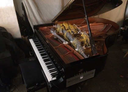 The magnetic resonator piano